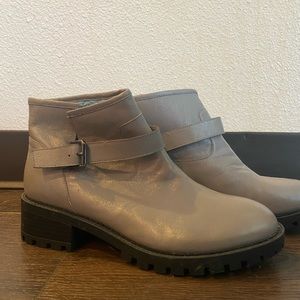 LOGO Maggy Grey Ankle Boots